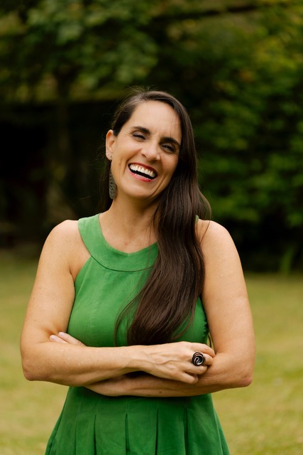 Retrato oficial de Adriana de Queiroz